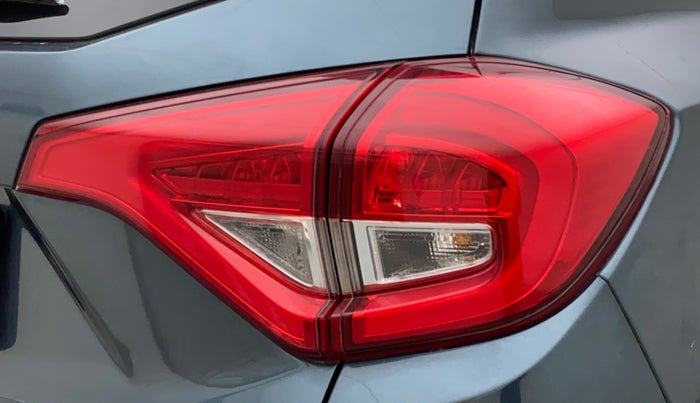 2019 Mahindra XUV300 W8 (O) 1.2 PETROL, Petrol, Manual, 56,795 km, Right tail light - Minor scratches
