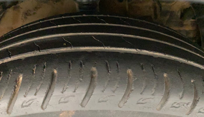 2019 Mahindra XUV300 W8 (O) 1.2 PETROL, Petrol, Manual, 56,795 km, Right Front Tyre Tread