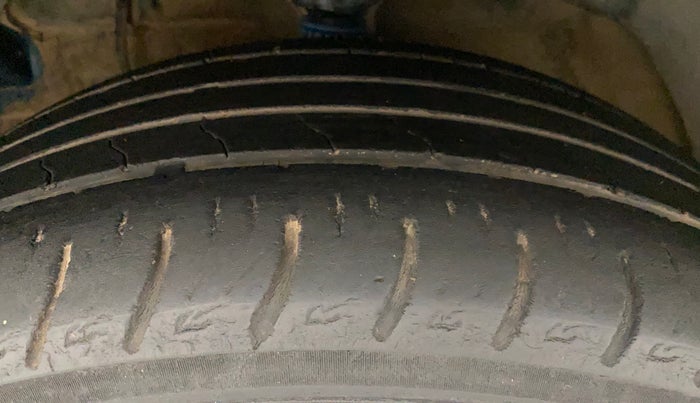2019 Mahindra XUV300 W8 (O) 1.2 PETROL, Petrol, Manual, 56,795 km, Left Front Tyre Tread