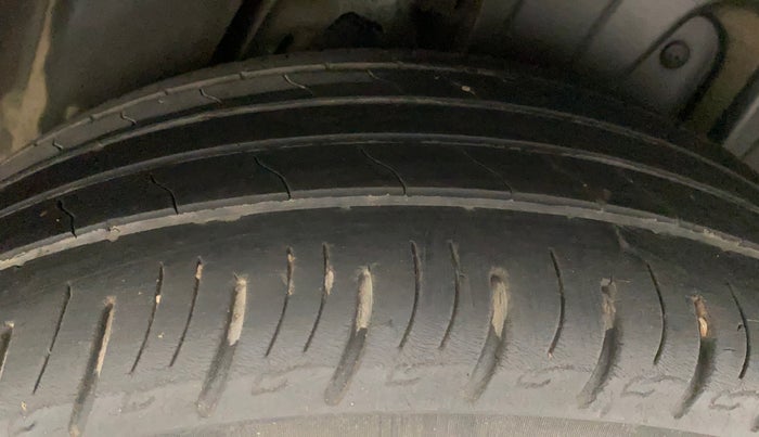 2019 Mahindra XUV300 W8 (O) 1.2 PETROL, Petrol, Manual, 56,795 km, Left Rear Tyre Tread