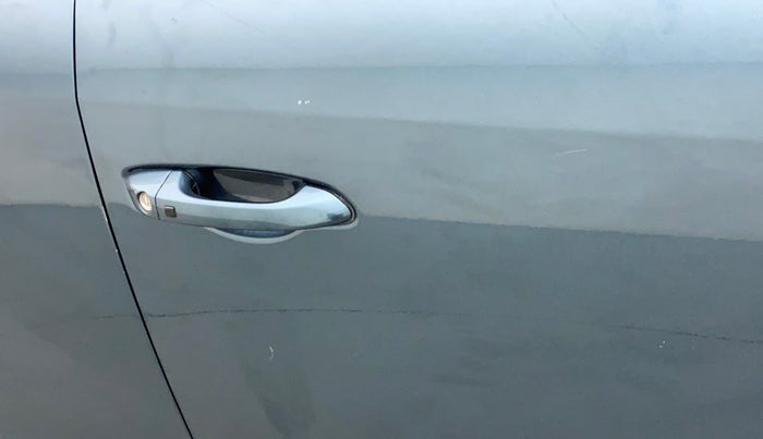 2019 Mahindra XUV300 W8 (O) 1.2 PETROL, Petrol, Manual, 56,795 km, Driver-side door - Minor scratches
