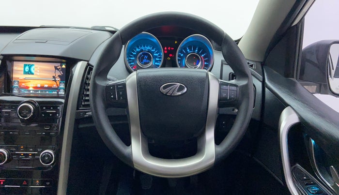 2018 Mahindra XUV500 W7 FWD, Diesel, Manual, 39,584 km, Steering Wheel Close Up
