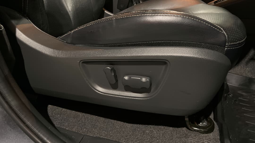 2019 Mitsubishi Triton Gls (4x4) Premium, Automatic, 135618 km, Drivers Side Adjustment Panel
