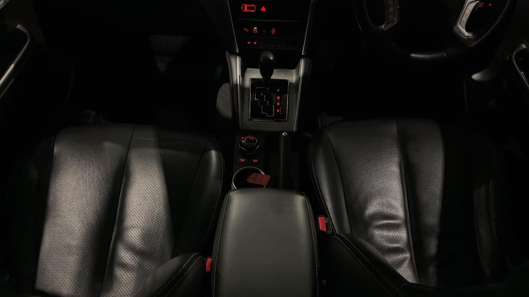2019 Mitsubishi Triton Gls (4x4) Premium, Automatic, 135618 km, Center Console