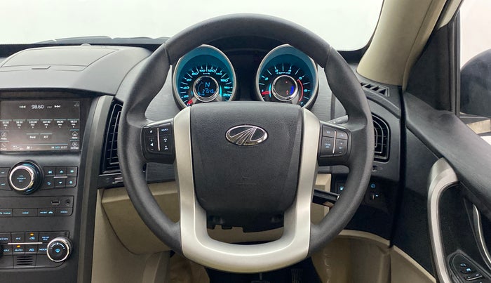 2017 Mahindra XUV500 W6 4X2, Diesel, Manual, 21,818 km, Steering Wheel Close Up