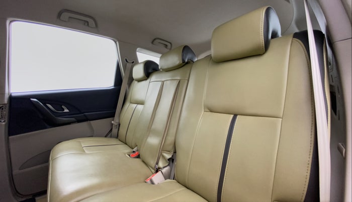 2017 Mahindra XUV500 W6 4X2, Diesel, Manual, 21,818 km, Right Side Rear Door Cabin
