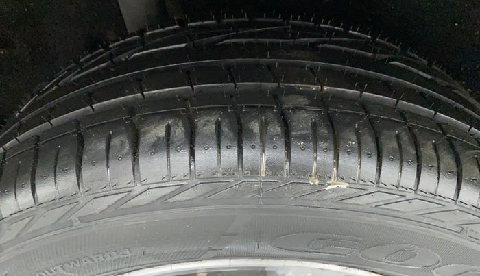 2017 Maruti Vitara Brezza ZDI, Diesel, Manual, 94,876 km, Right Rear Tyre Tread