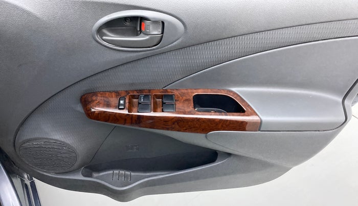 2013 Toyota Etios G, Petrol, Manual, 75,626 km, Driver Side Door Panels Control