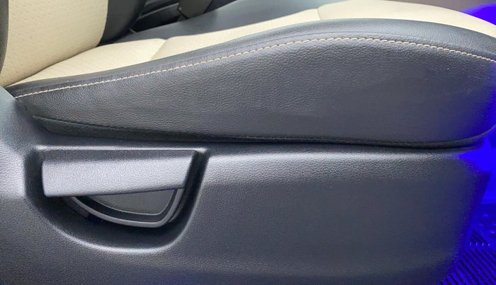 2018 Hyundai NEW SANTRO ERA 1.1, Petrol, Manual, 9,423 km, Driver Side Adjustment Panel