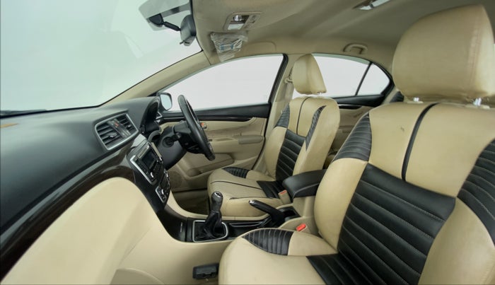 2016 Maruti Ciaz VXI PLUS, CNG, Manual, 83,441 km, Right Side Front Door Cabin
