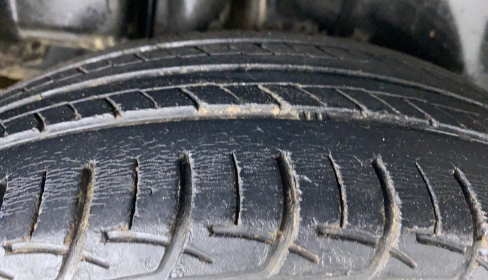 2016 Maruti Ciaz VXI PLUS, CNG, Manual, 83,441 km, Right Rear Tyre Tread