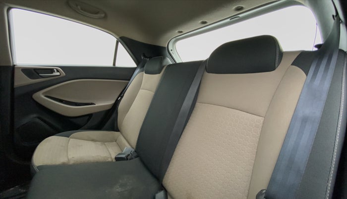 2016 Hyundai Elite i20 MAGNA 1.2, Petrol, Manual, 33,141 km, Right Side Rear Door Cabin