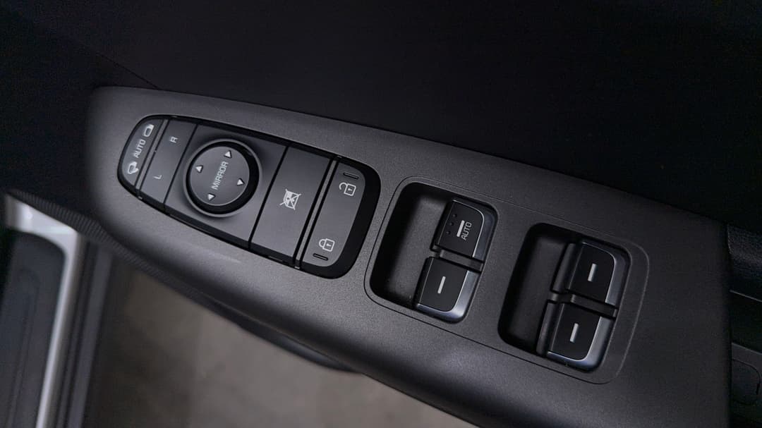 2020 Kia Sportage S (FWD), Automatic, 38224 km, Drivers Side Door Panel Controls