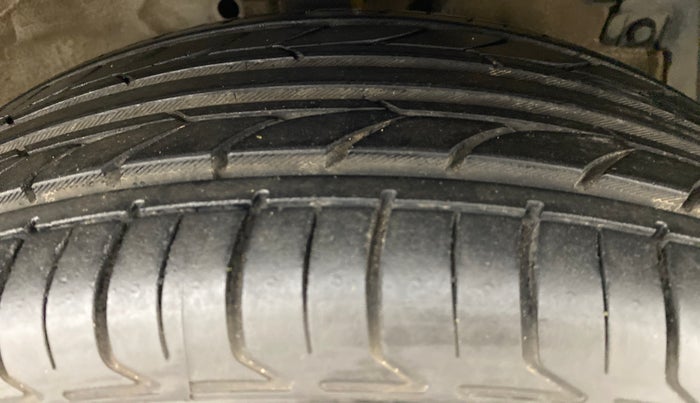 2015 Maruti Ertiga VDI ABS, Diesel, Manual, 35,376 km, Right Front Tyre Tread