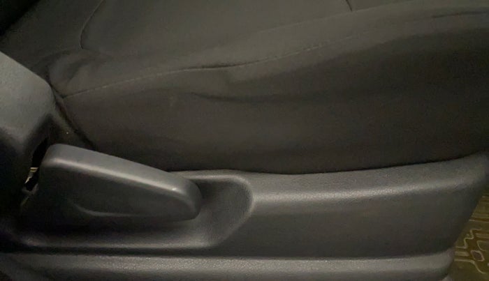 2016 Renault Kwid RXT 1.0, Petrol, Manual, 26,605 km, Driver Side Adjustment Panel