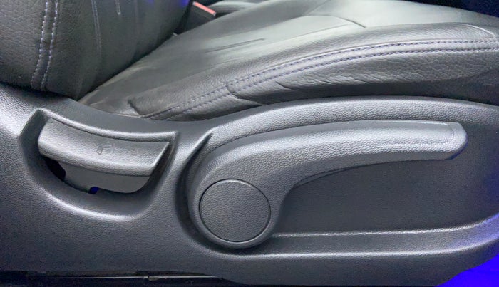 2015 Hyundai Elite i20 ASTA 1.2, Petrol, Manual, 33,037 km, Driver Side Adjustment Panel