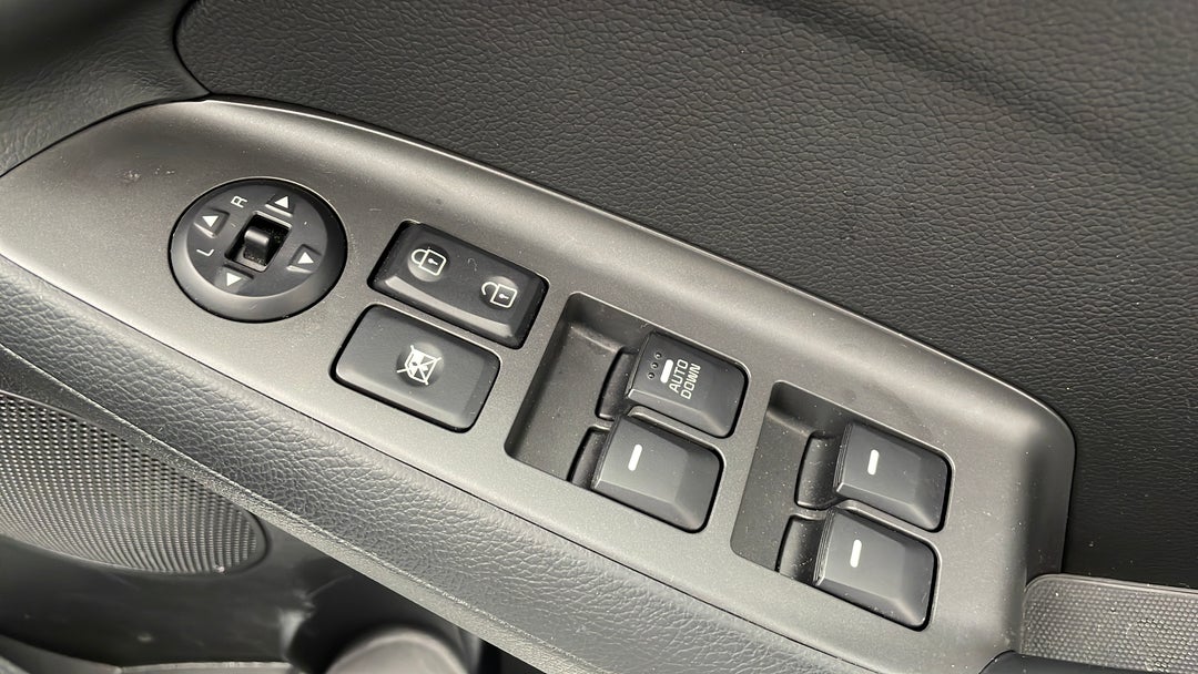 2018 Kia Cerato Sport, Automatic, 21242 km, Drivers Side Door Panel Controls