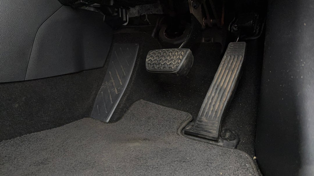 2019 Toyota RAV4 Gxl (AWD) Hybrid, Automatic, 86212 km, Pedals and Footmat