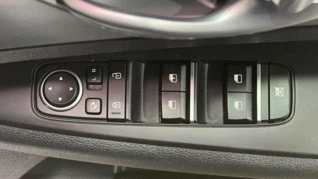 2024 Kia Cerato S, Automatic, 15084 km, Drivers Side Adjustment Panel