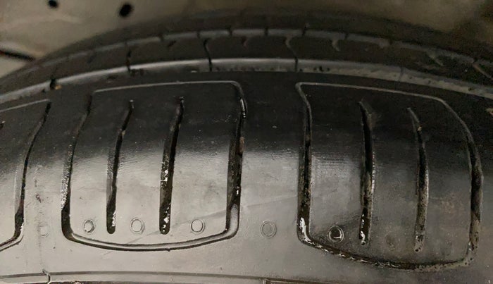 2015 Maruti Celerio VXI CNG, CNG, Manual, 70,779 km, Left Rear Tyre Tread