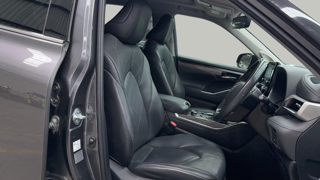 2021 Toyota Kluger Grande (4x4), Automatic, 78339 km, Right Side Front Door Cabin View