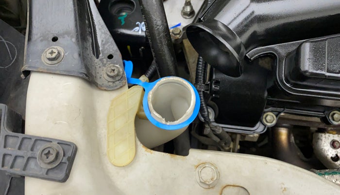 2014 Maruti Swift VXI, Petrol, Manual, 51,903 km, Front windshield - Wiper bottle cap missing