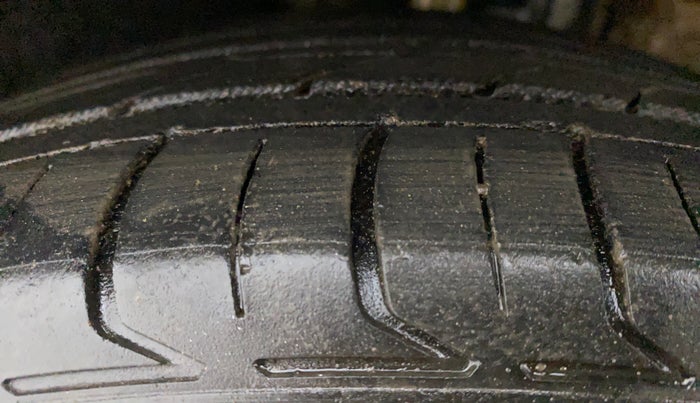 2019 Volkswagen Vento HIGHLINE DIESEL 1.5, Diesel, Manual, 69,899 km, Left Front Tyre Tread