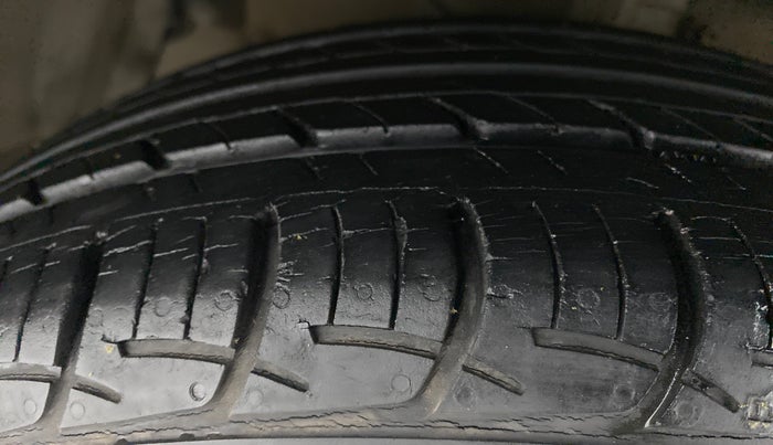 2017 Maruti Ciaz VXI PLUS, Petrol, Manual, 27,678 km, Left Front Tyre Tread