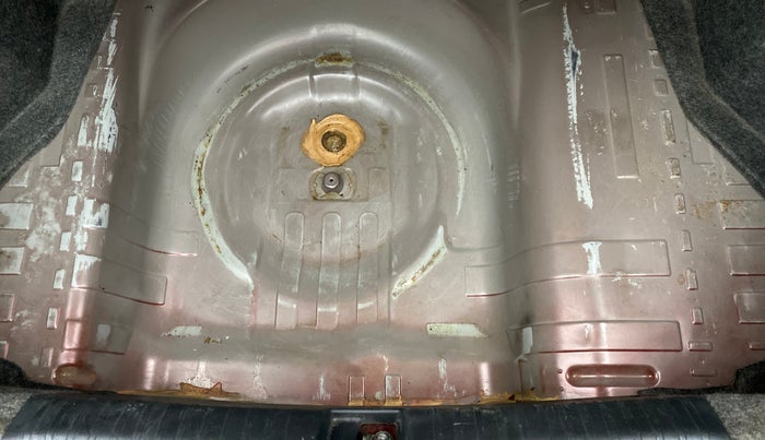 2014 Honda Amaze 1.2 SMT I VTEC, Petrol, Manual, 90,234 km, Boot floor - Slight discoloration