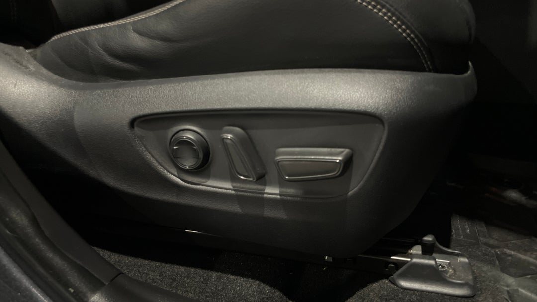 2021 Toyota RAV4 Cruiser (AWD) Hybrid, Automatic, 49840 km, Drivers Side Adjustment Panel