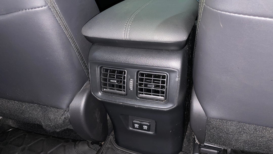 2021 Toyota RAV4 Cruiser (AWD) Hybrid, Automatic, 49840 km, Rear A/C Vent