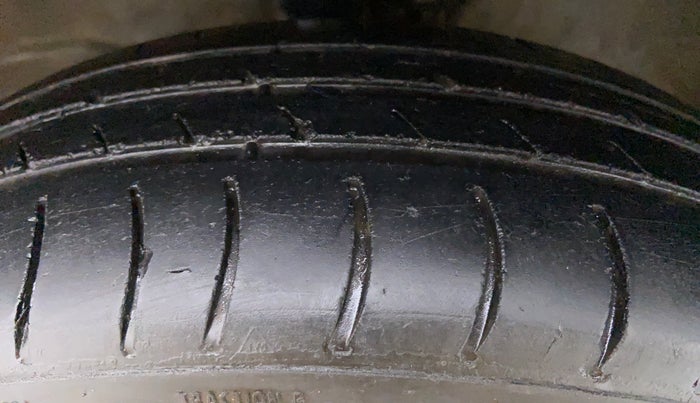 2013 Maruti Wagon R 1.0 LXI, Petrol, Manual, 39,951 km, Left Front Tyre Tread