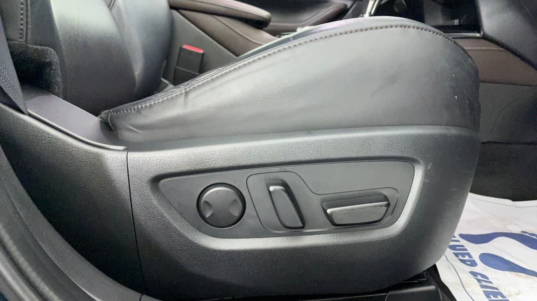 2020 Mazda CX-30 G20 Touring (FWD), Automatic, 74418 km, Drivers Side Adjustment Panel