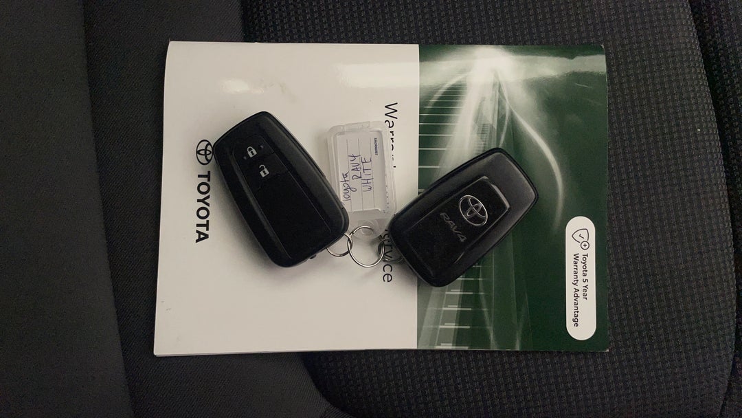 2023 Toyota RAV4 Gx (2WD) Hybrid, Automatic, 75617 km, Key Close-up