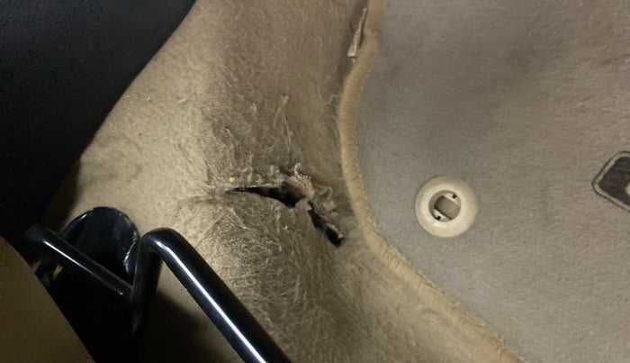2014 Honda City V MT PETROL, Petrol, Manual, 50,617 km, Flooring - Carpet is minor damage