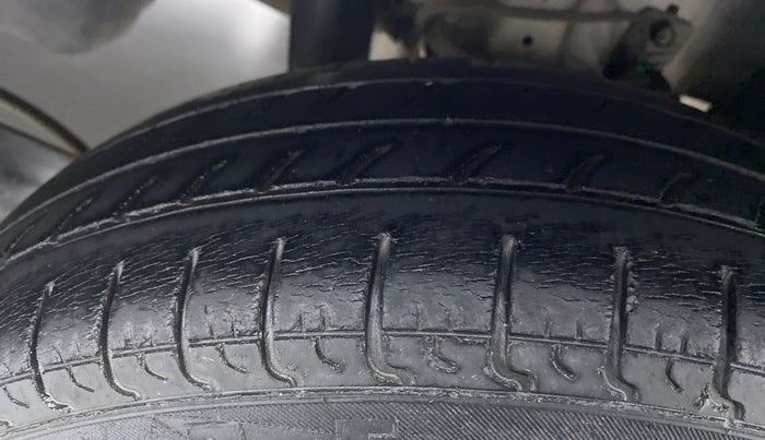 2015 Hyundai Eon ERA PLUS, Petrol, Manual, 17,431 km, Left Rear Tyre Tread