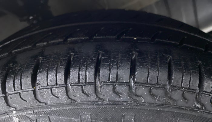 2015 Hyundai Eon ERA PLUS, Petrol, Manual, 17,431 km, Right Front Tyre Tread