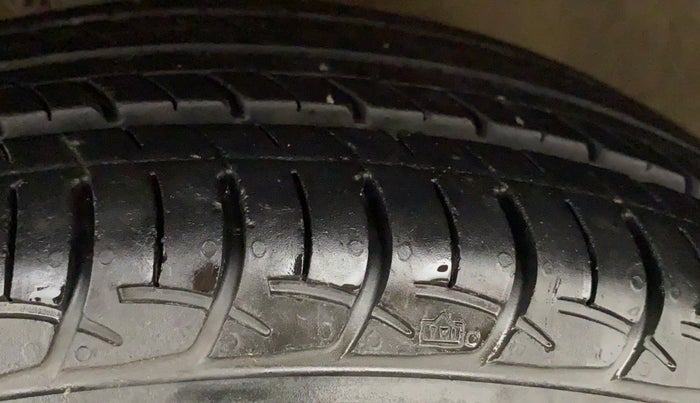 2017 Maruti Baleno DELTA PETROL 1.2, CNG, Manual, 1,01,522 km, Left Front Tyre Tread