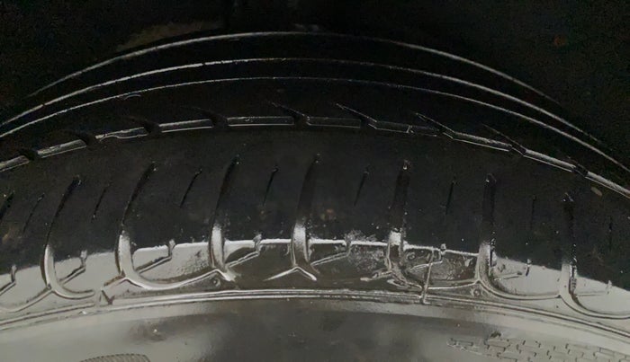 2015 Skoda Superb ELEGANCE 1.8 TSI AT, Petrol, Automatic, 81,945 km, Left Rear Tyre Tread