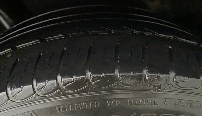 2015 Skoda Superb ELEGANCE 1.8 TSI AT, Petrol, Automatic, 81,945 km, Left Front Tyre Tread
