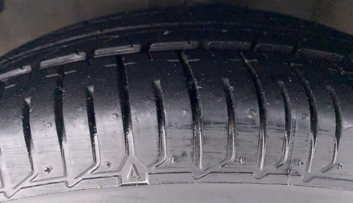 2013 Hyundai i10 MAGNA 1.2 KAPPA2, Petrol, Manual, 87,736 km, Left Front Tyre Tread