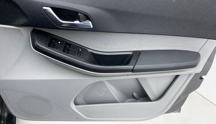 2021 Tata Tiago XZ+ 1.2 Revotron, Petrol, Manual, 10,312 km, Driver Side Door Panels Control