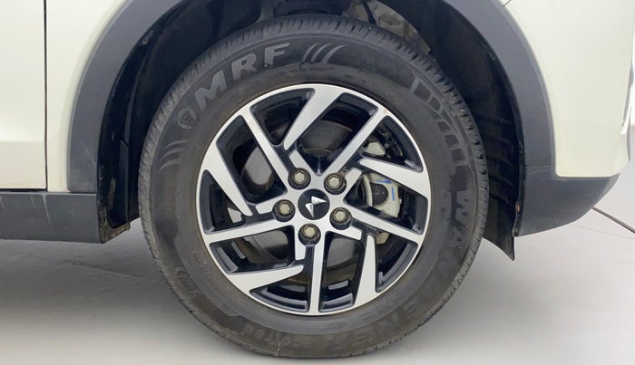 2022 Mahindra XUV300 W8 1.2 PETROL, Petrol, Manual, 4,932 km, Right Front Wheel