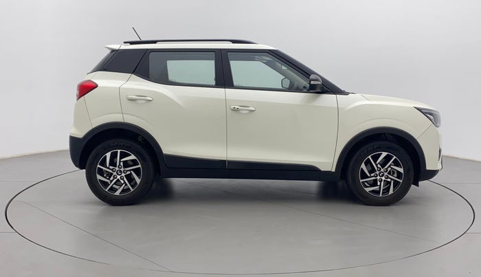 2022 Mahindra XUV300 W8 1.2 PETROL, Petrol, Manual, 4,932 km, Right Side View