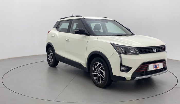 2022 Mahindra XUV300 W8 1.2 PETROL, Petrol, Manual, 4,932 km, Right Front Diagonal