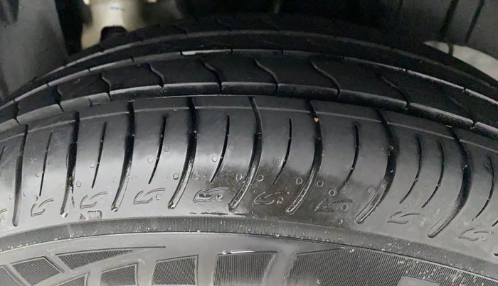 2022 Mahindra XUV300 W8 1.2 PETROL, Petrol, Manual, 4,932 km, Left Rear Tyre Tread