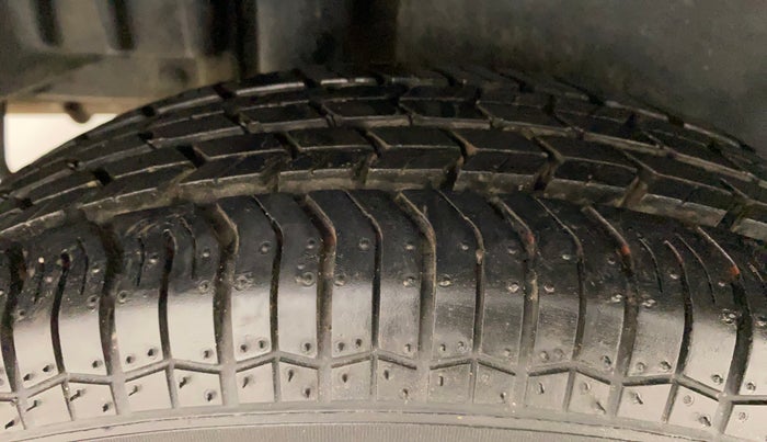 2016 Maruti Swift Dzire VXI (O), Petrol, Manual, 41,915 km, Right Rear Tyre Tread