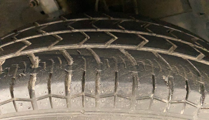 2016 Maruti Swift Dzire VXI (O), Petrol, Manual, 41,915 km, Right Front Tyre Tread