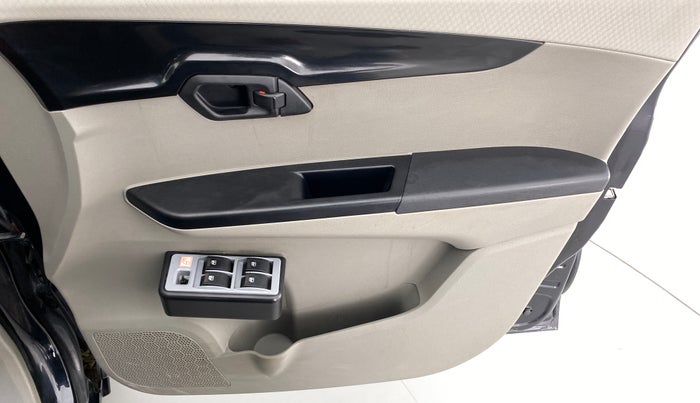 2016 Mahindra Kuv100 K2 6 STR, Petrol, Manual, 31,976 km, Driver Side Door Panels Control
