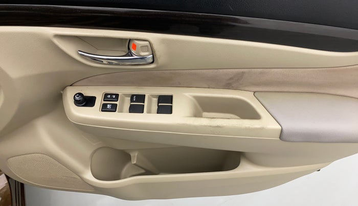 2015 Maruti Ciaz VXI PLUS, Petrol, Manual, 64,094 km, Driver Side Door Panels Control
